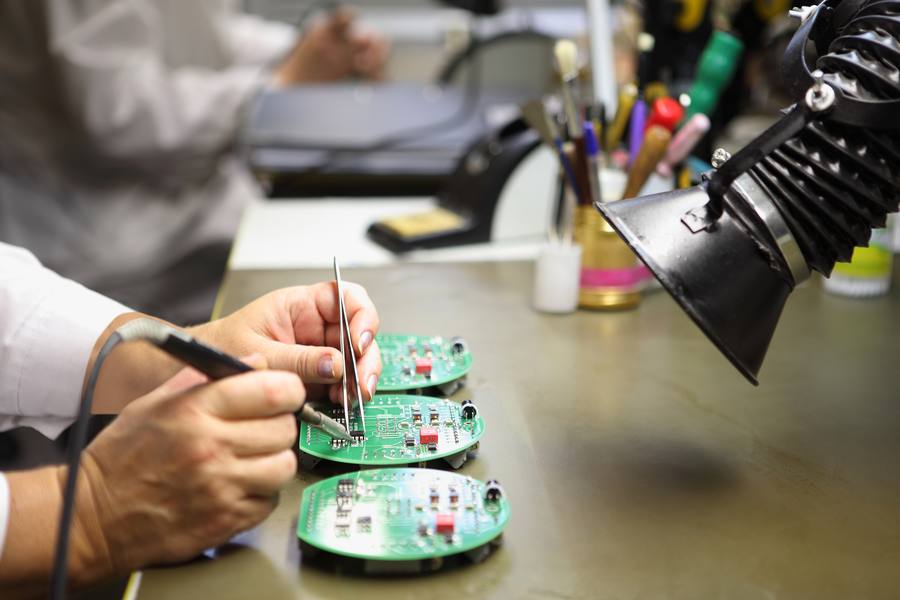 Electronics assembly technician